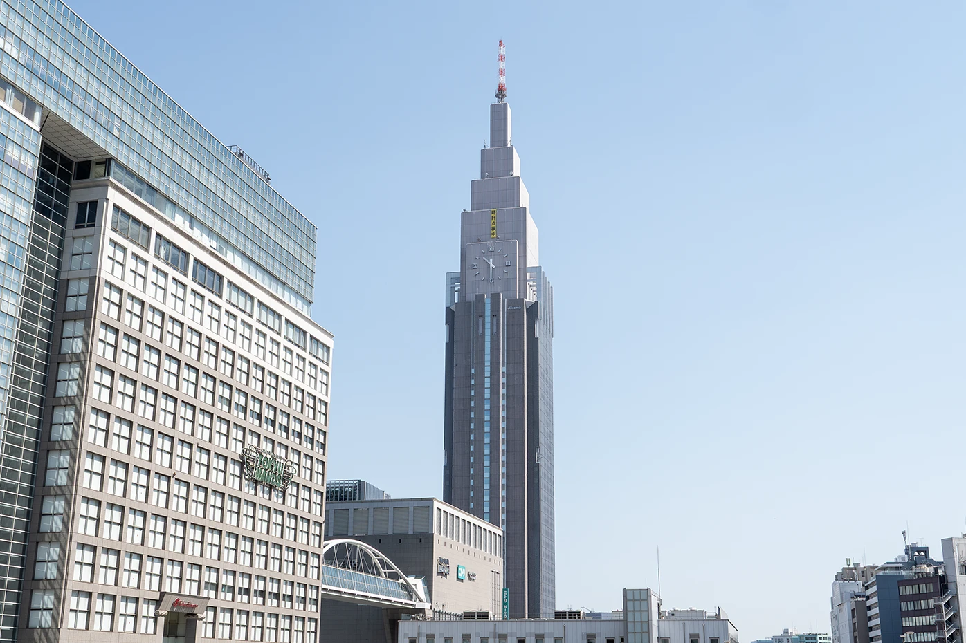 博多駅のモニュメント時計-駅などの公共施設に
